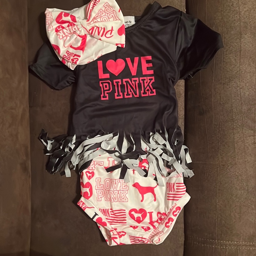 Love pink outfit.